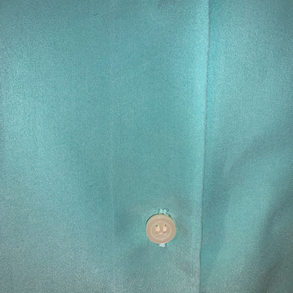 Liz Claiborne Button Down Shirt. - Picture 3 of 7